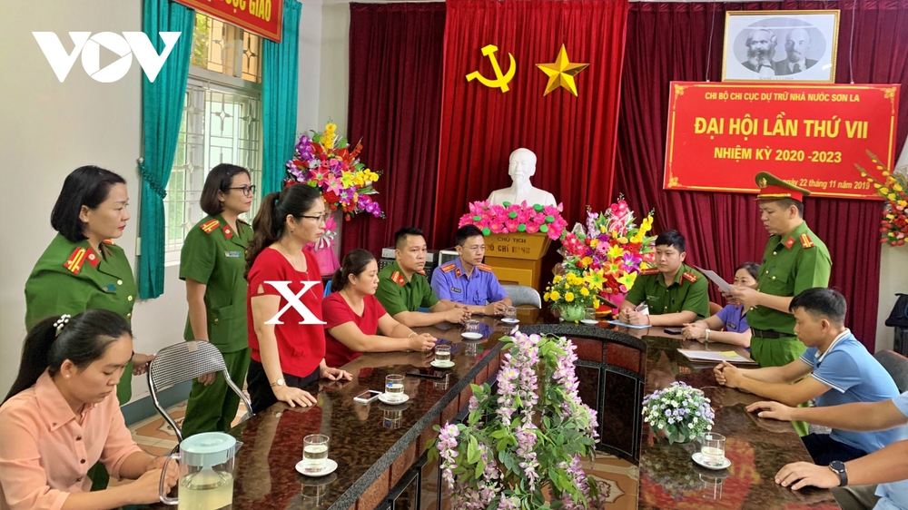 Bắt tạm giam 5 cán bộ Chi cục Dự trữ Nhà nước Mộc Châu và Sơn La - Ảnh 1.