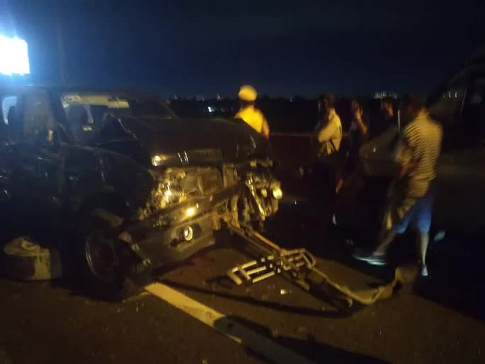 Clip: Hàng loạt ô tô tông nhau trên cao tốc TP HCM- Long Thành- Dầu Giây, nhiều người bị thương  - Ảnh 1.