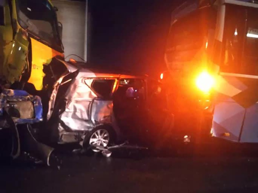 Clip: Hàng loạt ô tô tông nhau trên cao tốc TP HCM- Long Thành- Dầu Giây, nhiều người bị thương  - Ảnh 3.