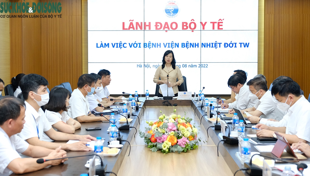 Quyền Bộ trưởng Đào Hồng Lan: Rà soát lại ngay vấn đề phụ cấp chống dịch COVID-19, đó là quyền lợi chính đáng của cán bộ y tế - Ảnh 7.