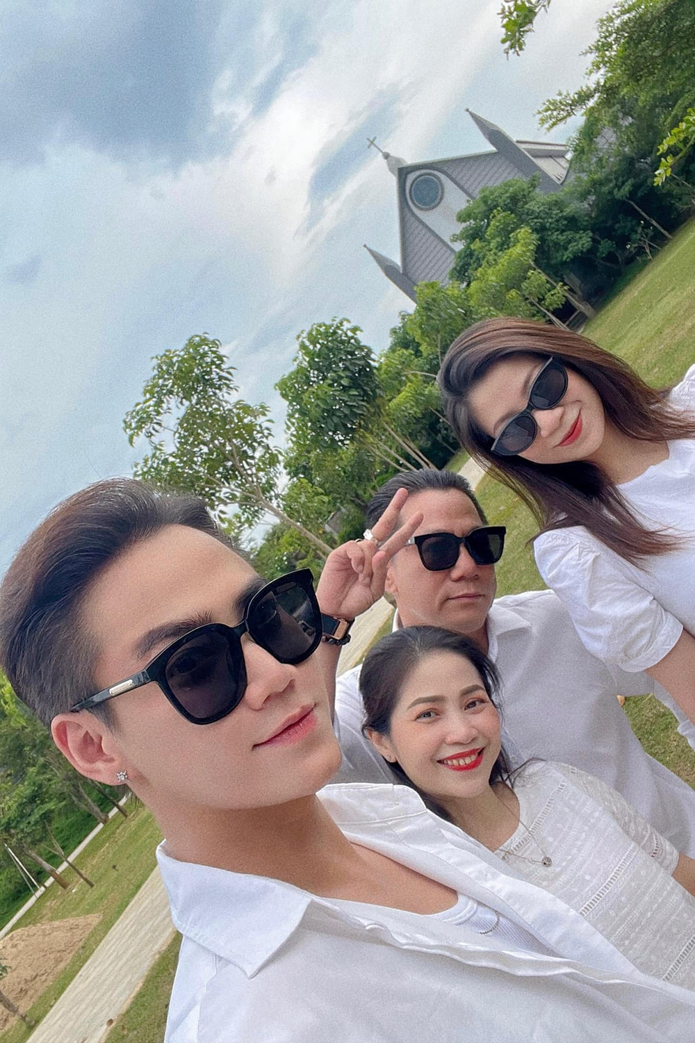 Ở trời Tây, người đàn ông thành công cưa đổ “con gái rượu” nhà tiệm bánh mỳ lâu đời nhất Vũng Tàu