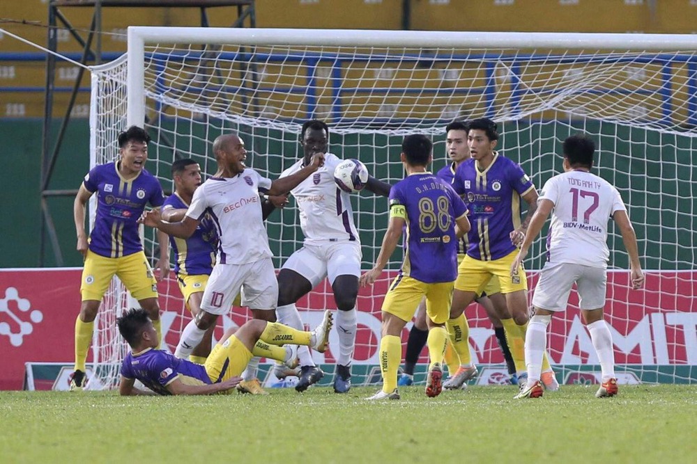 Tân binh Brazil rực sáng giúp Hà Nội FC hạ đẹp Bình Dương, xây chắc ngôi đầu V.League - Ảnh 3.