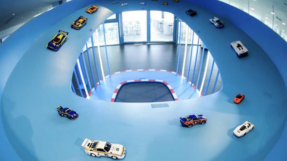 Nhân viên Porsche sưu tầm gần 1.000 mô hình xe, được thăng chức giám đốc - Ảnh 15.