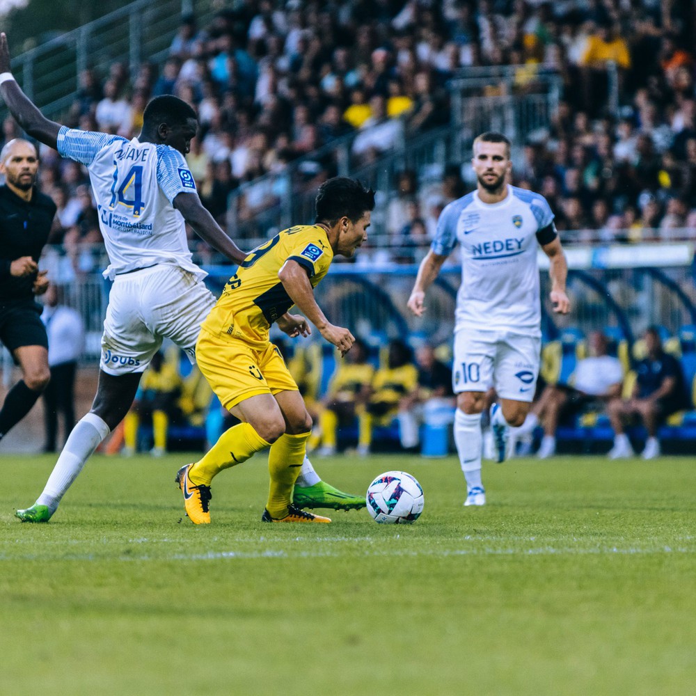 Chuyên gia Pháp chỉ ra điểm yếu của Pau FC, nói lý do Quang Hải chưa tỏa sáng - Ảnh 1.