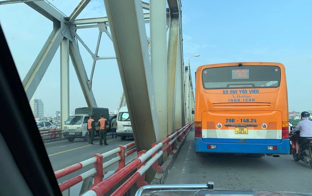 Hà Nội: Tai nạn giao thông nghiêm trọng, 5 ô tô đâm nhau trên cầu Chương Dương - Ảnh 6.