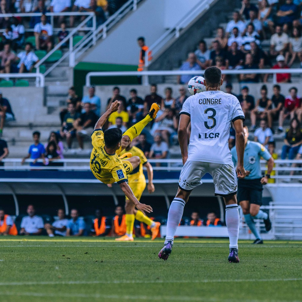 CĐV Pau FC ví Quang Hải như nhạc trưởng, muốn “Messi Việt Nam” mạnh dạn đi bóng và ghi bàn - Ảnh 1.