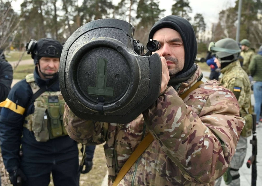 Vì sao châu Âu ‘hụt hơi’ trong viện trợ quân sự cho Ukraine? - Ảnh 1.
