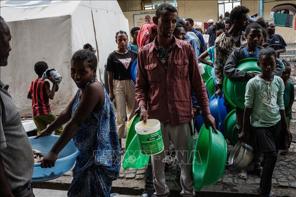 Cơ quan LHQ tại Ethiopia bị cướp mất nửa triệu tấn dầu, hàng triệu người đói càng thêm đói - Ảnh 1.