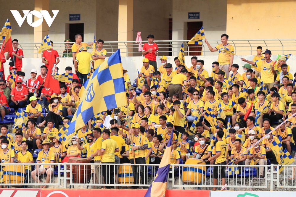 Trực tiếp SLNA 1 - 0 Hà Nội FC: Chảo lửa thành Vinh mở hội - Ảnh 1.