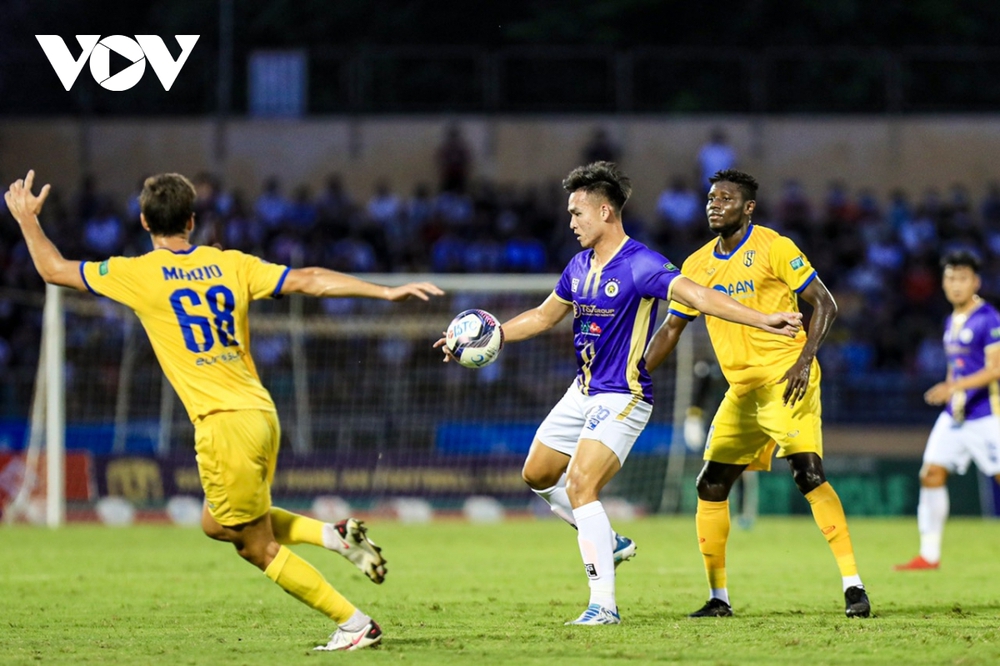 Trực tiếp SLNA 1 - 1 Hà Nội FC: Siêu phẩm của tân binh - Ảnh 1.