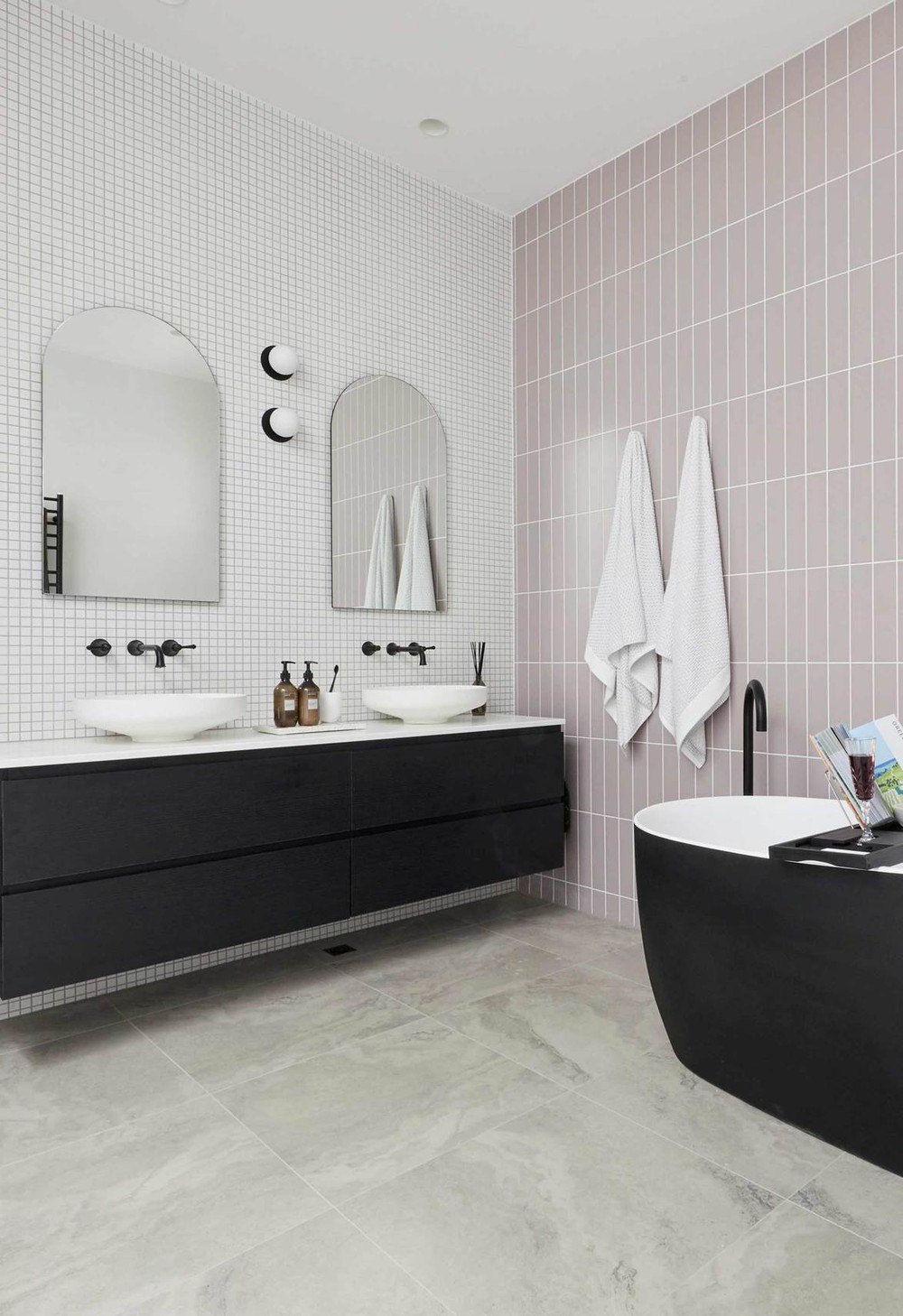 Tha hồ gom nhặt ý tưởng cho căn phòng tắm gia đình với những thiết kế ấn tượng - Ảnh 7.