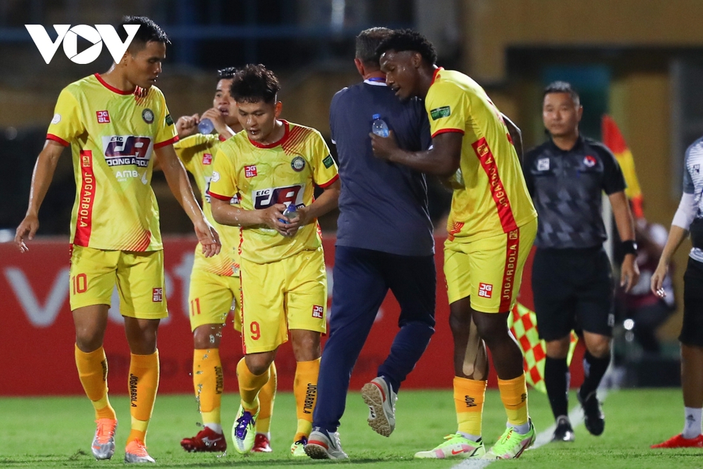 Trực tiếp Viettel FC 1-1 Thanh Hóa: Ăn miếng trả miếng, ghi bàn liên tiếp - Ảnh 1.