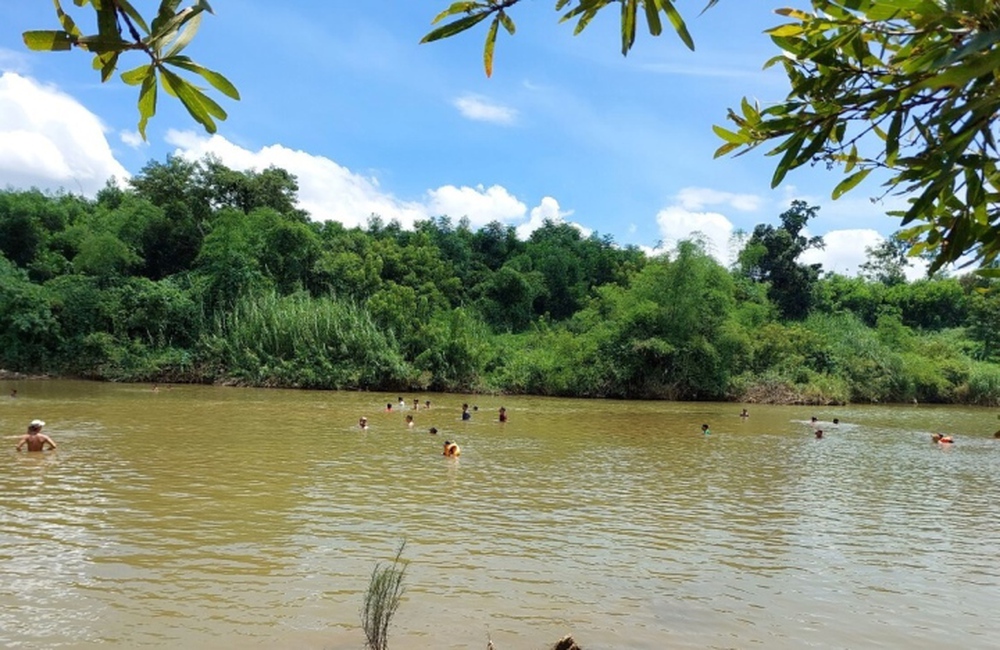 Về quê tắm sông, hai cha con chết đuối thương tâm - Ảnh 1.