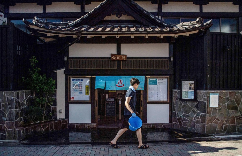 Bên trong những nhà tắm công cộng còn sót lại ở Nhật Bản - Ảnh 3.