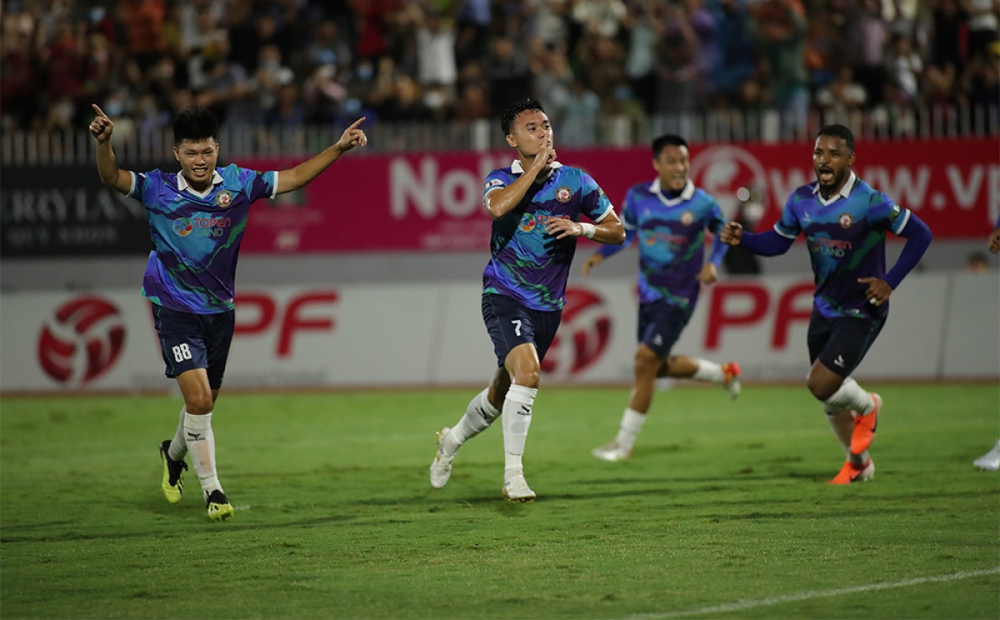 Sau vòng 14 V-League 2022: Bình Định gửi chiến thư đến Hà Nội FC - Ảnh 4.
