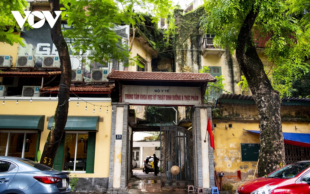 Cận cảnh căn biệt thự cũ ở Hà Nội sẽ được phá bỏ để xây trường tiểu học - Ảnh 1.