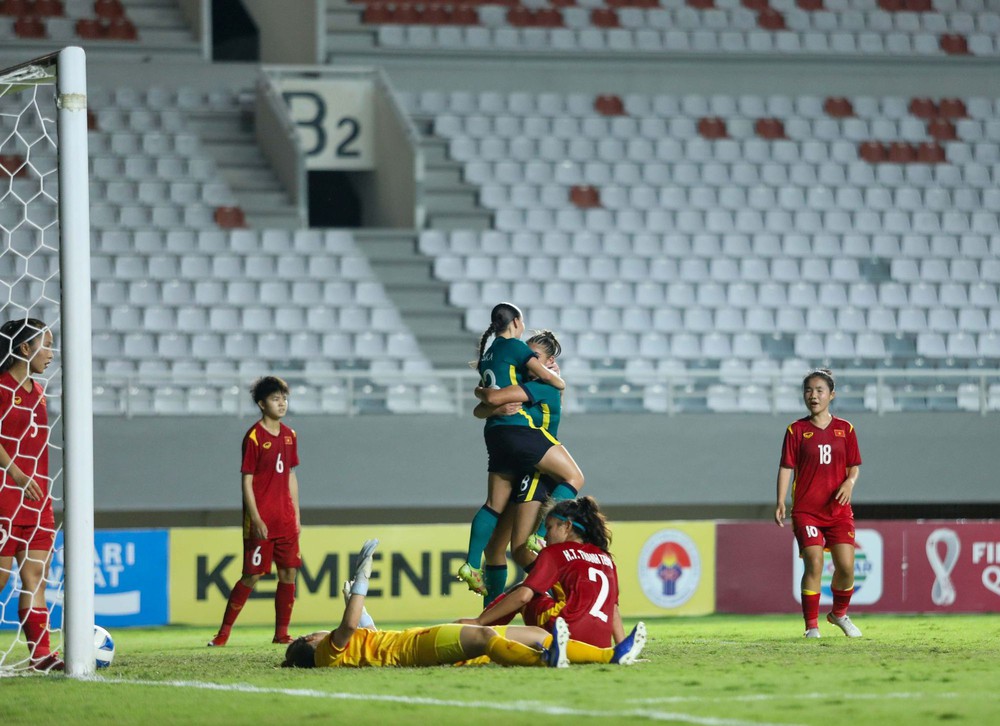 TRỰC TIẾP Việt Nam 0-2 Australia: Rất khó cho các cô gái Việt Nam - Ảnh 2.