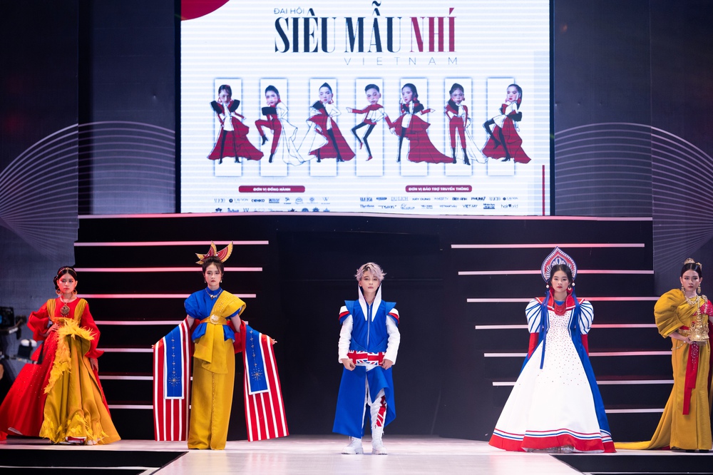 Mẫu nhí Phan Trang Anh gây ấn tượng ở Đại hội Siêu mẫu nhí 2022 - Ảnh 2.