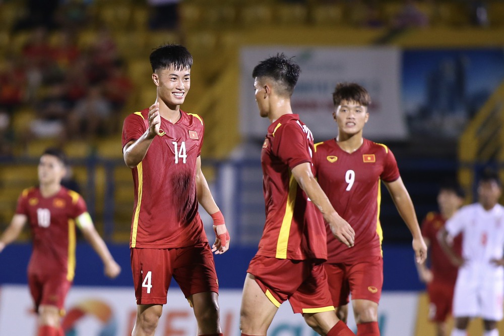 Thắng dễ U19 Myanmar, U19 Việt Nam tạo lợi thế trước U19 Thái Lan trong cuộc đua vô địch - Ảnh 2.