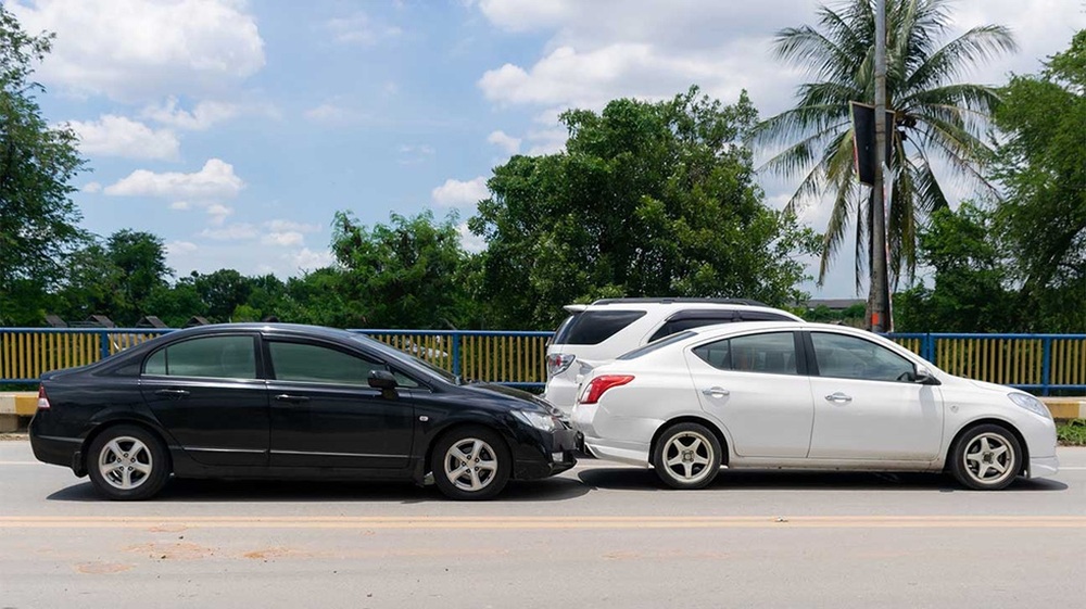 Hành động dễ gây tai nạn giao thông khi lái xe: Nhiều thói quen người Việt dễ mắc - Ảnh 18.