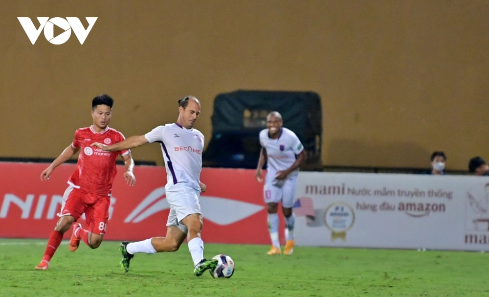 Huỳnh Kesley để lại hình ảnh đẹp trong ngày đi vào lịch sử V-League - Ảnh 2.