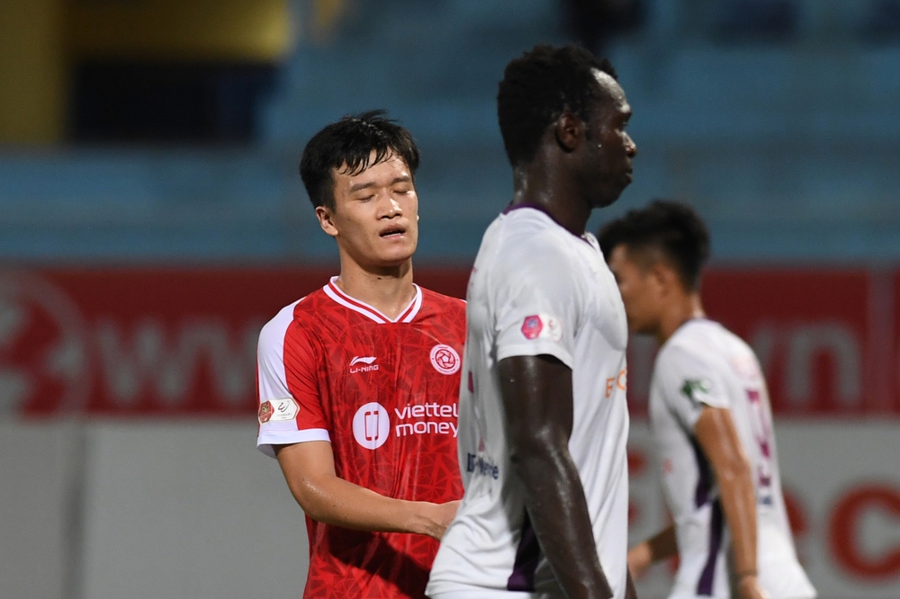 Hoàng Đức chán nản với ngoại binh Viettel FC, Đức Chiến nhạt nhòa ngày trở lại - Ảnh 6.