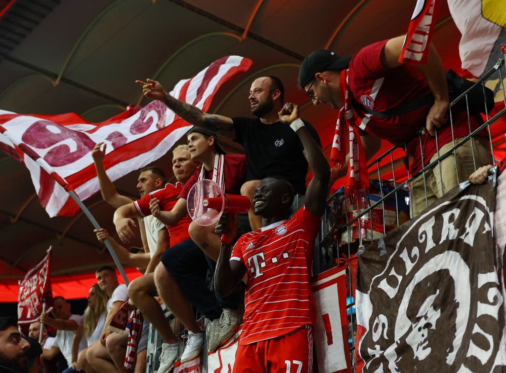 Bayern Munich đánh tennis trên sân Frankfurt trong ngày khai mạc Bundesliga - Ảnh 10.