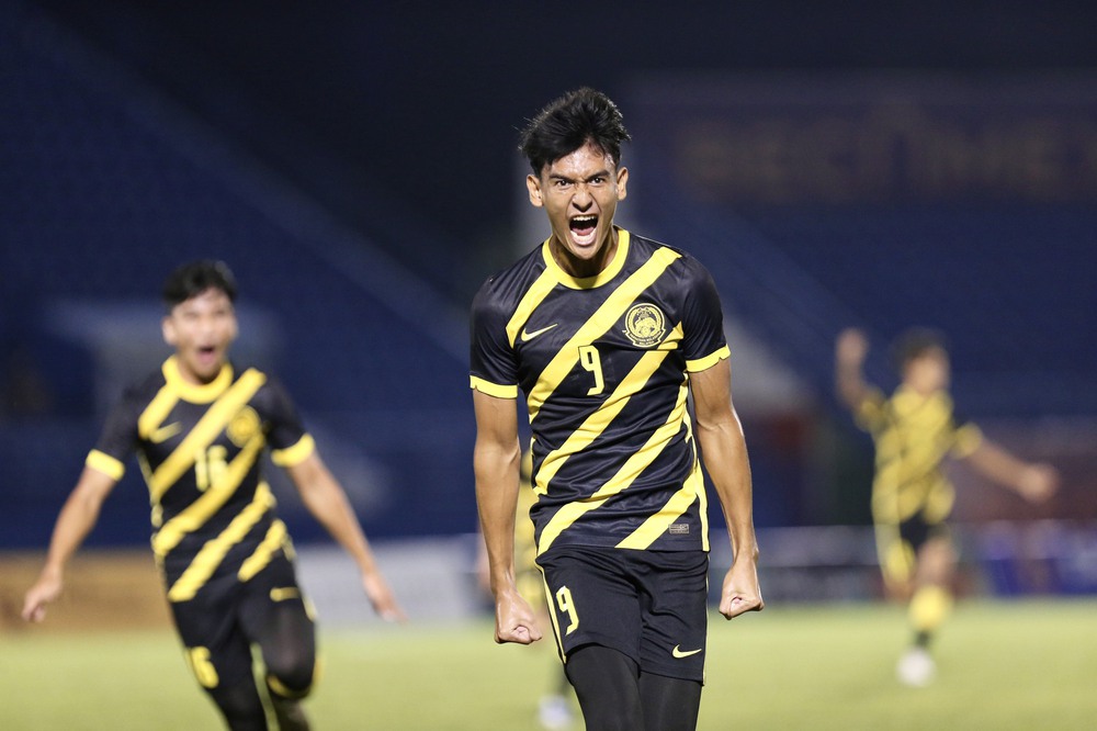 TRỰC TIẾP Việt Nam 1-1 Malaysia: Sau sai lầm phòng ngự, U19 Việt Nam có bàn gỡ đầy bất ngờ - Ảnh 2.
