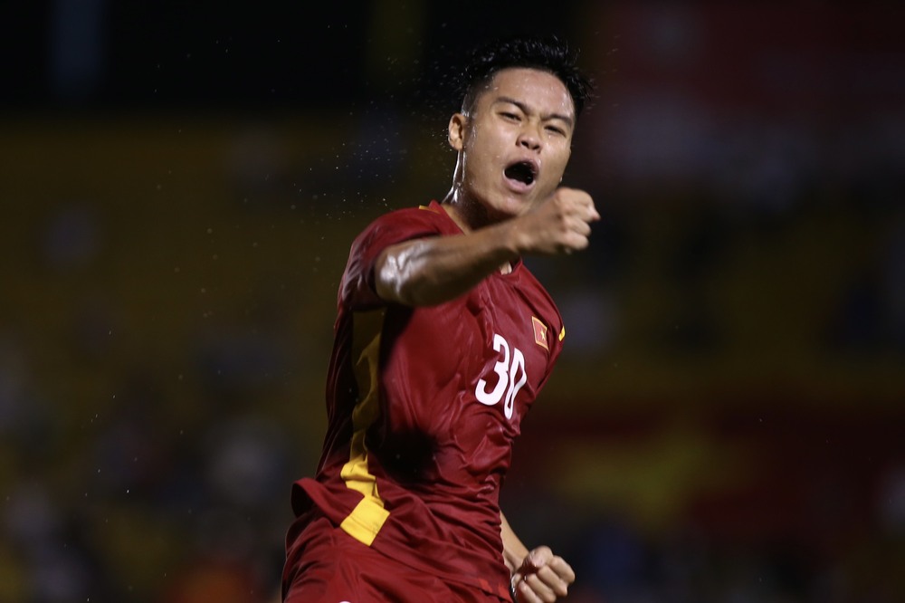 Thắng bùng nổ nhờ quả penalty phút cuối trận, U19 Việt Nam đoạt vé dự trận chung kết - Ảnh 3.