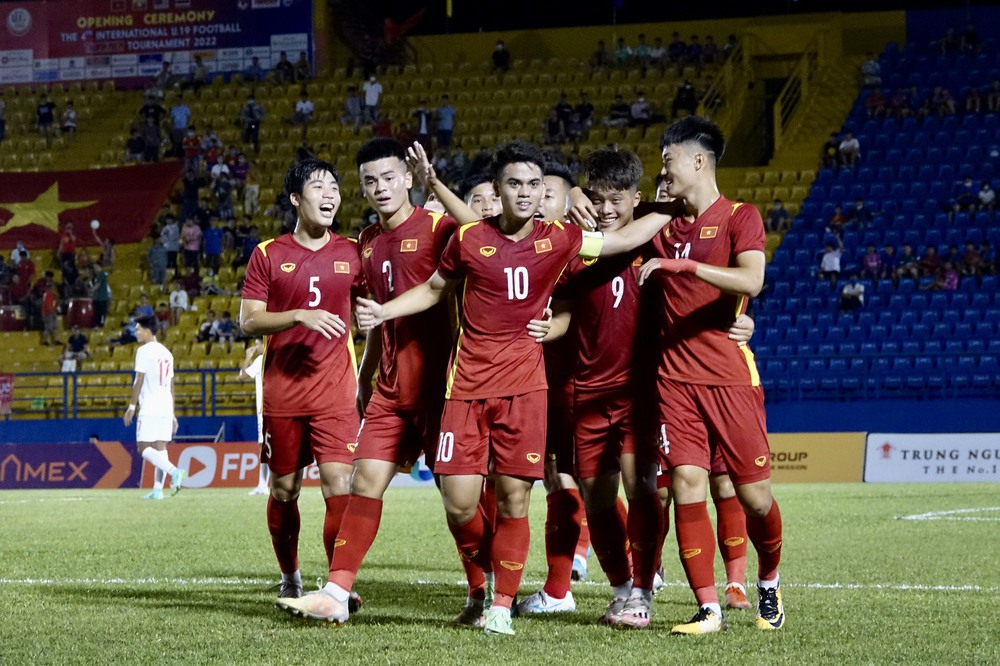 TRỰC TIẾP Việt Nam 1-1 Malaysia: U19 Việt Nam tấn công ào ạt sau bàn gỡ - Ảnh 4.