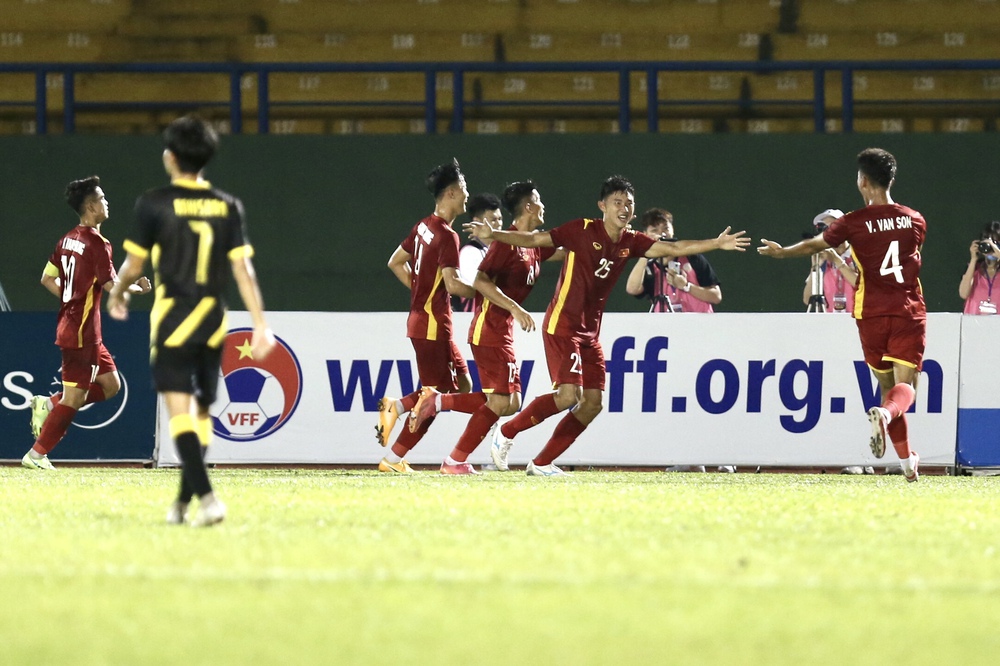 Thắng bùng nổ nhờ quả penalty phút cuối trận, U19 Việt Nam đoạt vé dự trận chung kết - Ảnh 4.