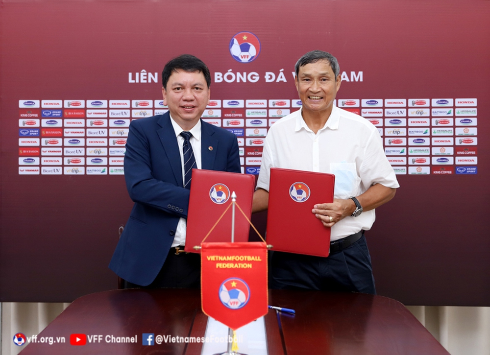 LĐBĐVN tiếp tục gia hạn hợp đồng với huấn luyện viên trưởng Mai Đức Chung - Ảnh 1.