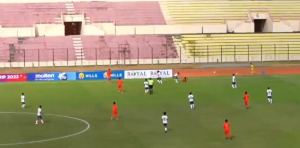 TRỰC TIẾP Bóng đá U16 Myanmar 0-0 U16 Campuchia: U16 Việt Nam hồi hộp chờ tấm vé bán kết - Ảnh 1.