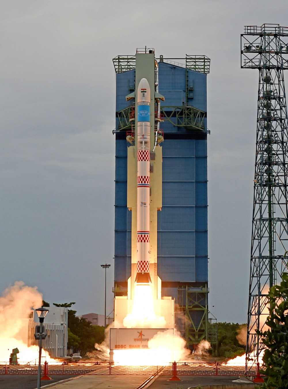 Ấn Độ phóng vệ tinh quan sát Trái Đất vào vũ trụ - Ảnh 1.