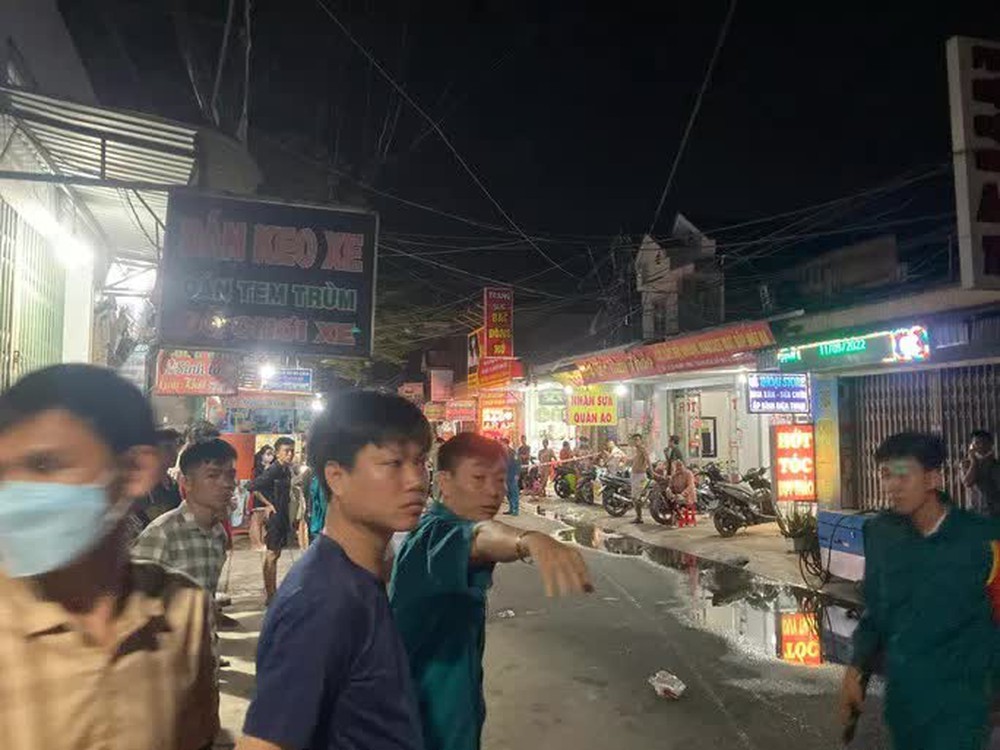 Cháy quán karaoke ở Đồng Nai, cảnh sát PCCC đục tường cứu người - Ảnh 2.