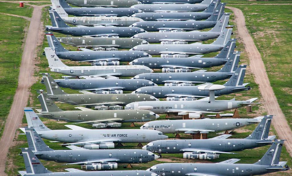 Tham quan bãi đỗ của gần 4.000 chiếc máy bay nghỉ hưu - Ảnh 4.