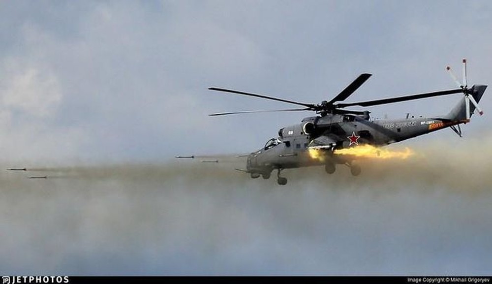 Xe tăng bay Mi-35 khai hỏa ở Kharkov - Ảnh 3.