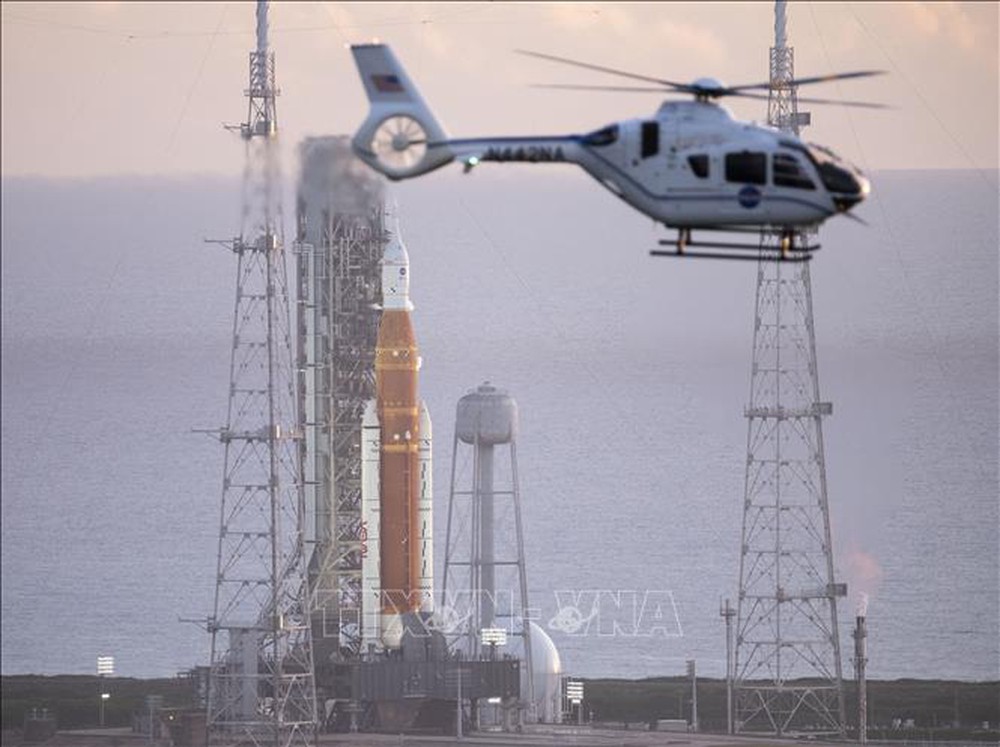 NASA tiếp tục lùi thời điểm phóng tàu vũ trụ khám phá Mặt Trăng - Ảnh 1.