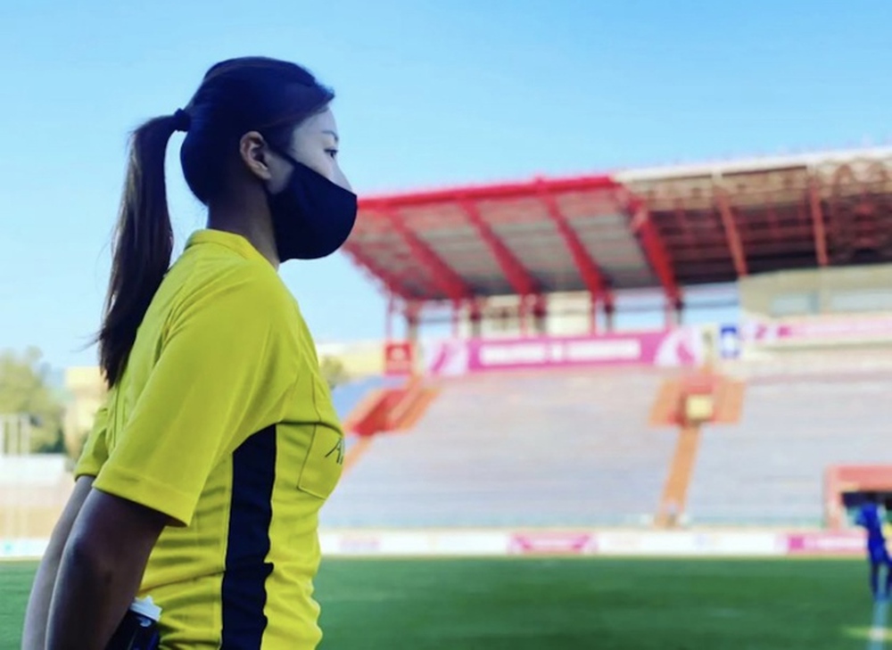Nhan sắc trọng tài nữ điều khiển trận đấu có U20 Việt Nam - Ảnh 6.