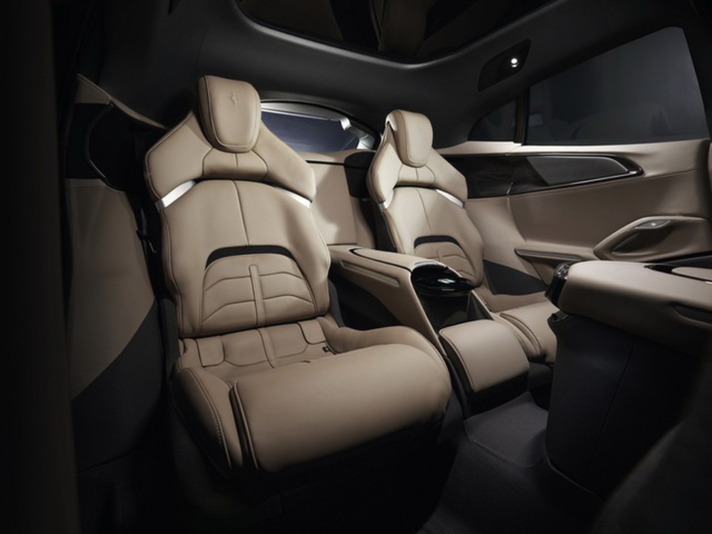 Ferrari ra mắt SUV đầu tiên Purosangue: Cửa mở kiểu Rolls-Royce, 4 ghế đơn, táp lô tách đôi