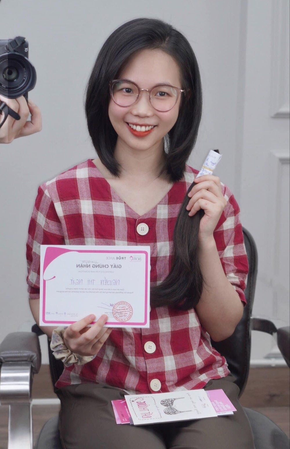 Lan tỏa yêu thương, chàng trai 9x trao tặng hàng nghìn bộ tóc cho bệnh nhân ung thư