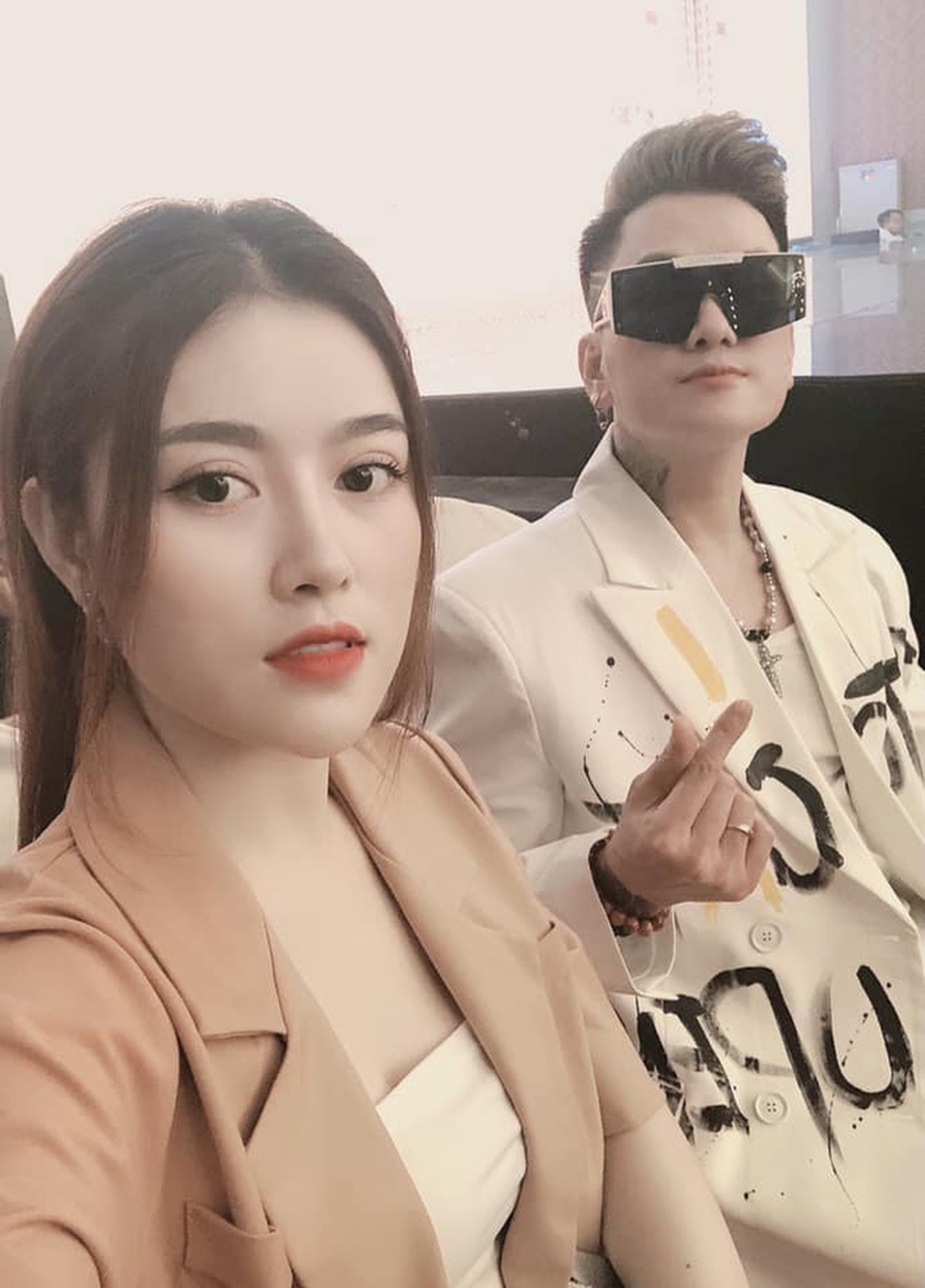 Những fan girl cưới thần tượng