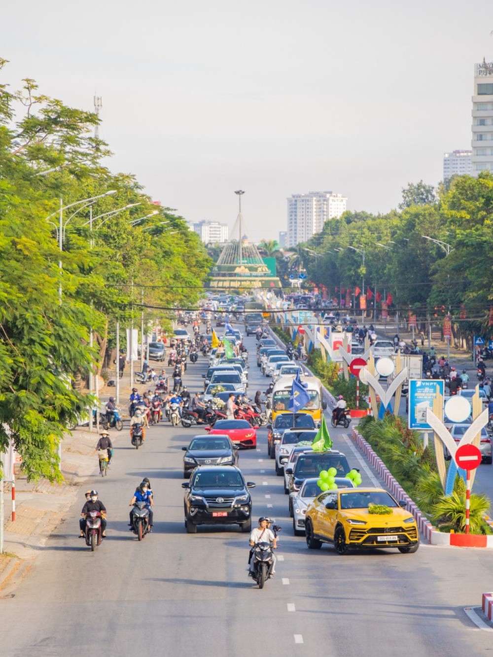 Mãn nhãn màn dạo phố của dàn siêu xe triệu đô lớn nhất từ trước đến nay - Ảnh 5.