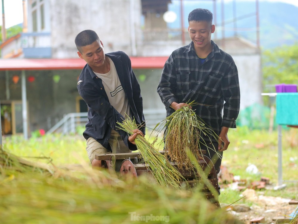 Xem cách làm cốm Tú Lệ của đồng bào Thái - Ảnh 2.