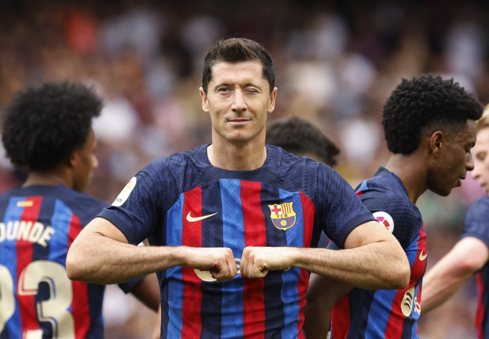 Lewandowski ghi cú đúp, Barca thắng đậm Elche - Ảnh 1.