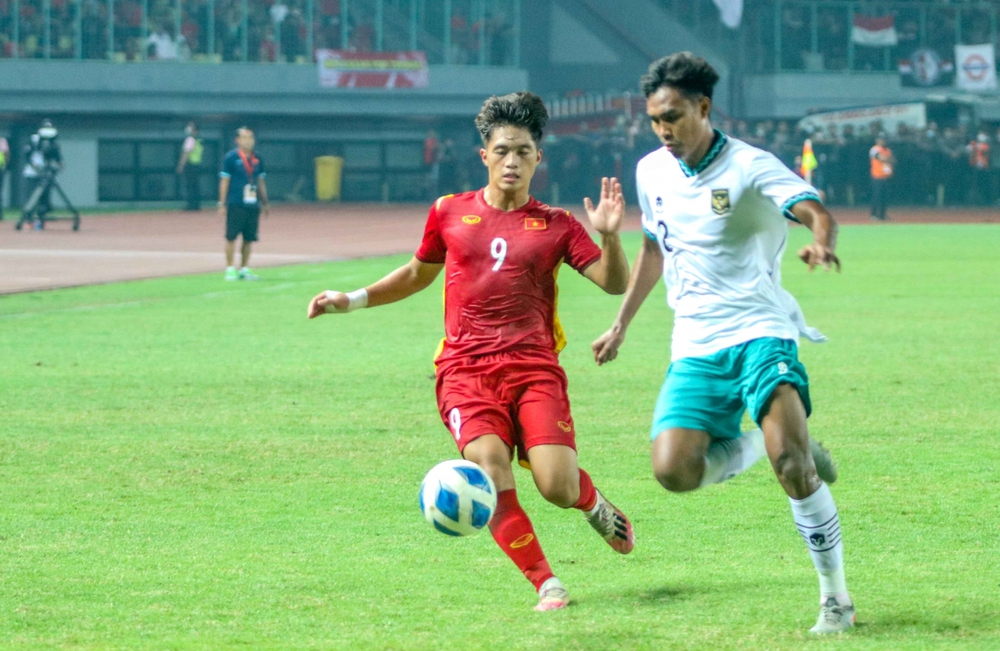 TRỰC TIẾP U20 Việt Nam - U20 Indonesia: Vòng loại U20 châu Á 2023 - Ảnh 1.