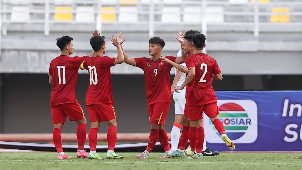 TRỰC TIẾP U20 Việt Nam - U20 Indonesia: Vòng loại U20 châu Á 2023 - Ảnh 1.