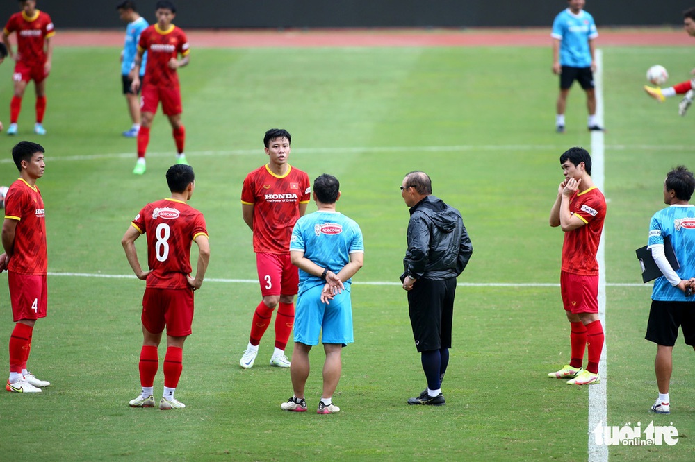 HLV Park Hang Seo gắt gao trên sân tập tuyển Việt Nam - Ảnh 1.
