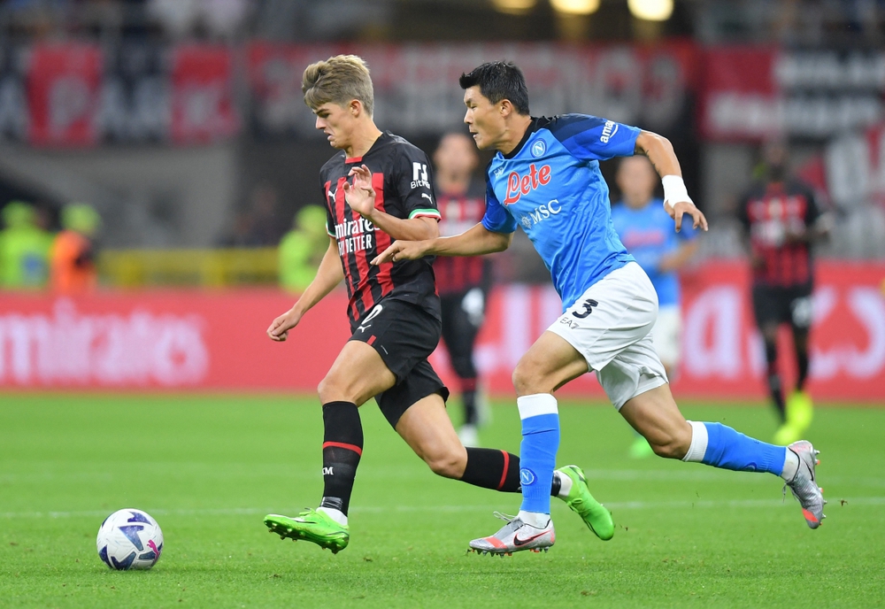 Napoli đánh bại AC Milan trong trận đấu quyết định ngôi đầu Serie A - Ảnh 1.