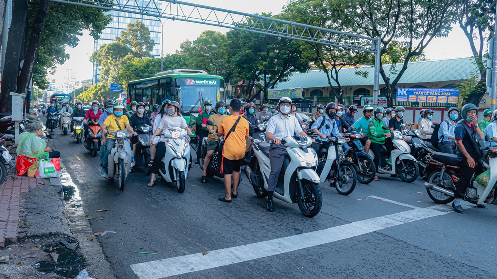 Cậu bé bán nước sâm nuôi mẹ và câu chuyện về đứa trẻ khiếm khuyết nhưng vẹn tâm hồn - Ảnh 2.